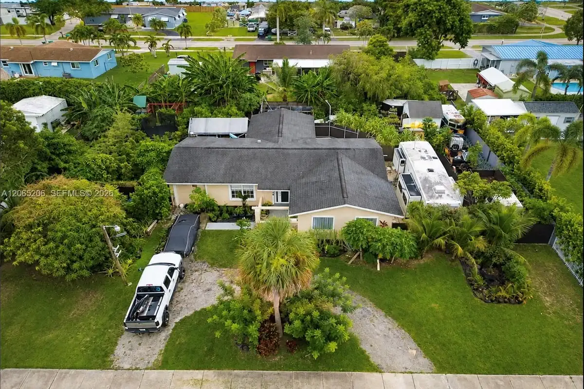 27925 SW 163rd Ave, Homestead: photo 1 of 19
