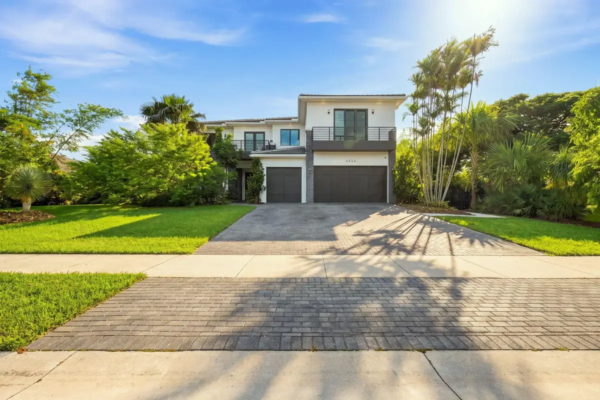 6924 N Stillwater Shores Dr, Davie: photo 1 of 39