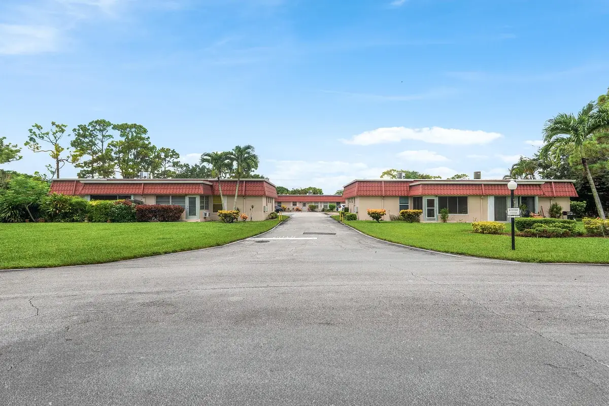 687 Marlboro Oval #A, Lake Worth: photo 1 of 24