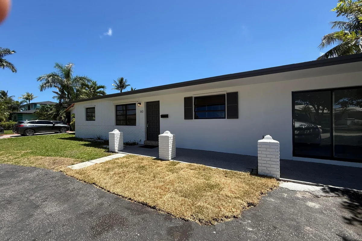 House in Pompano Beach: photo 1 of 12