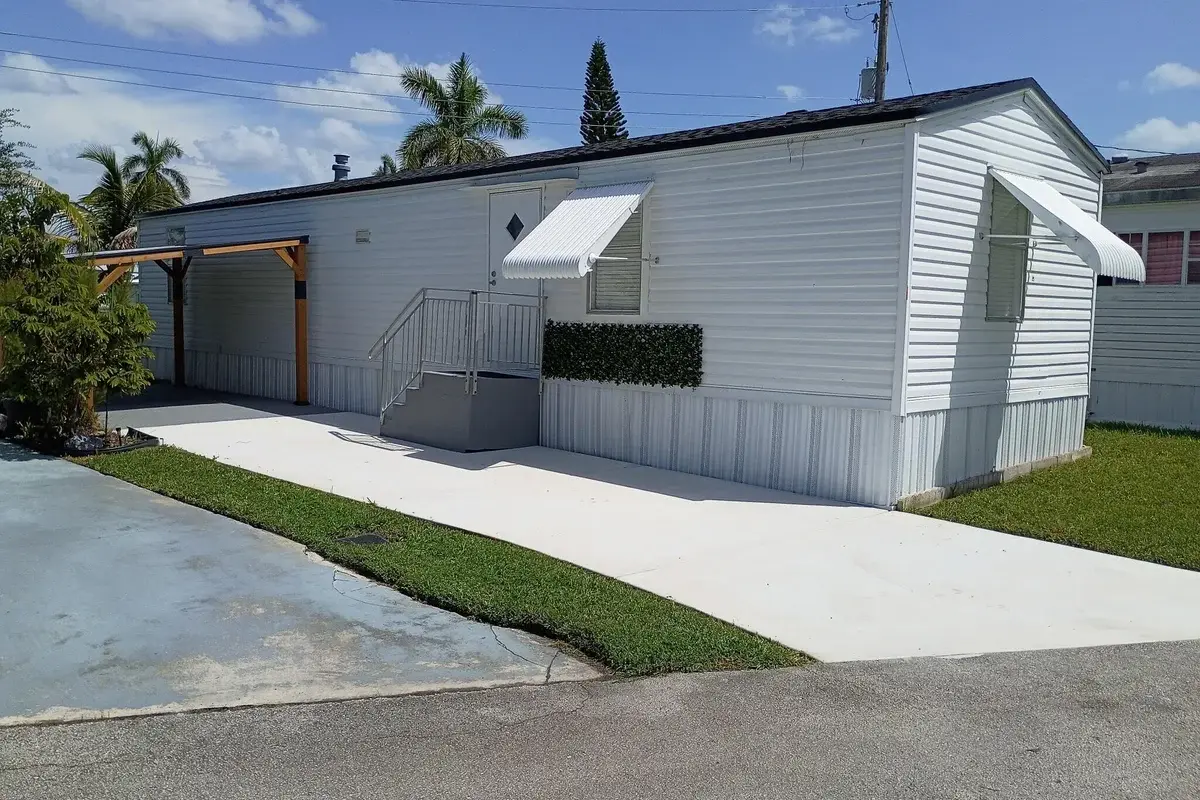 8517 SW 17th Ct, Davie: photo 1 of 16
