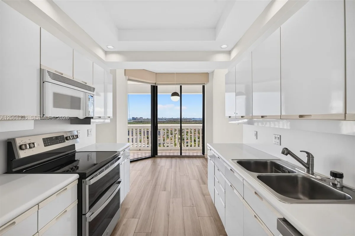 2000 Island Blvd #3008, Aventura: photo 1 of 50