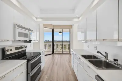 2000 Island Blvd #3008, Aventura: photo 1 of 50
