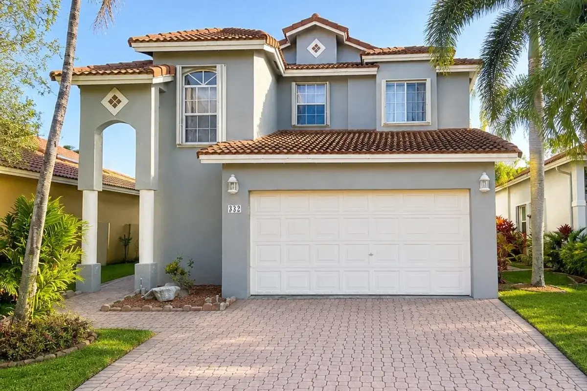 332 NW 107th Ave, Pembroke Pines: photo 1 of 21