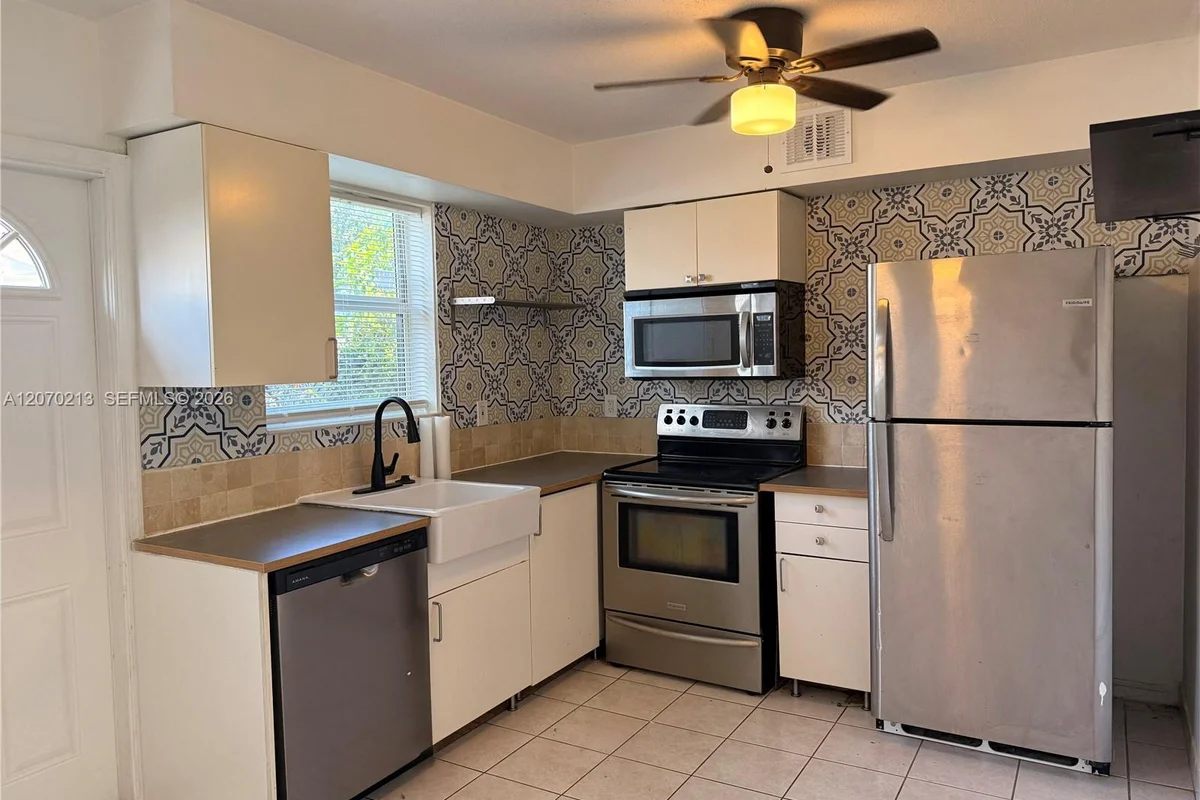 1104 N 17th Ct #104, Hollywood: photo 1 of 8