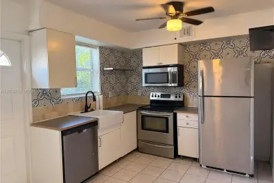 1104 N 17th Ct #104, Hollywood: photo 1 of 8
