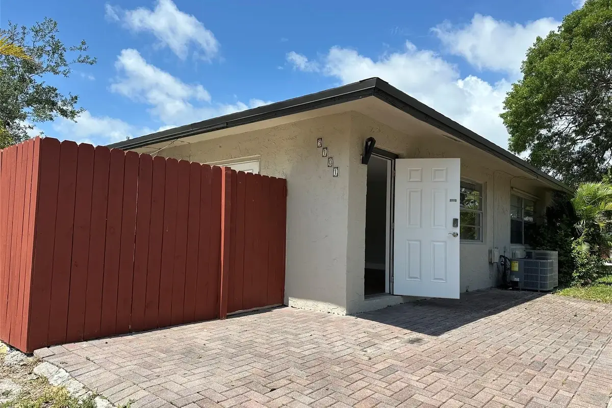 3101 NW 3rd Ave #1-126, Pompano Beach: photo 1 of 16