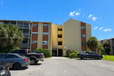 3600 NW 21st St #313, Lauderdale Lakes: photo 1 of 18