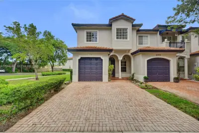 11969 SW 81st St, Miami: photo 1 of 62