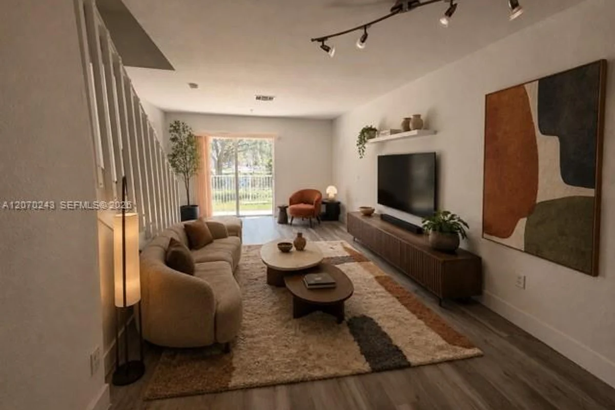 2054 NE 167th St #3-122, North Miami Beach: photo 1 of 25