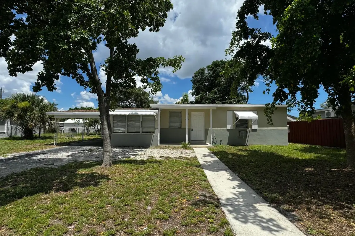 1681 NE 51st Ct, Pompano Beach: photo 1 of 9
