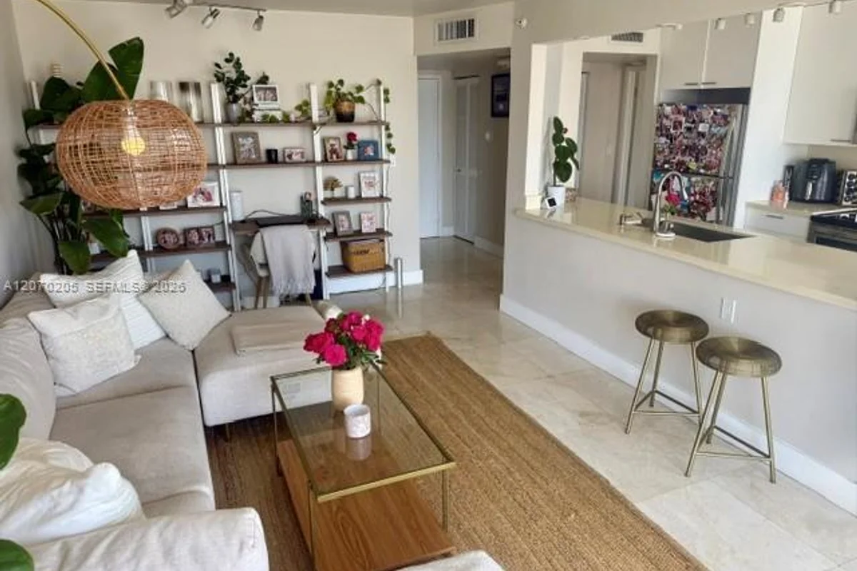 1688 West Ave #906, Miami Beach: photo 1 of 9