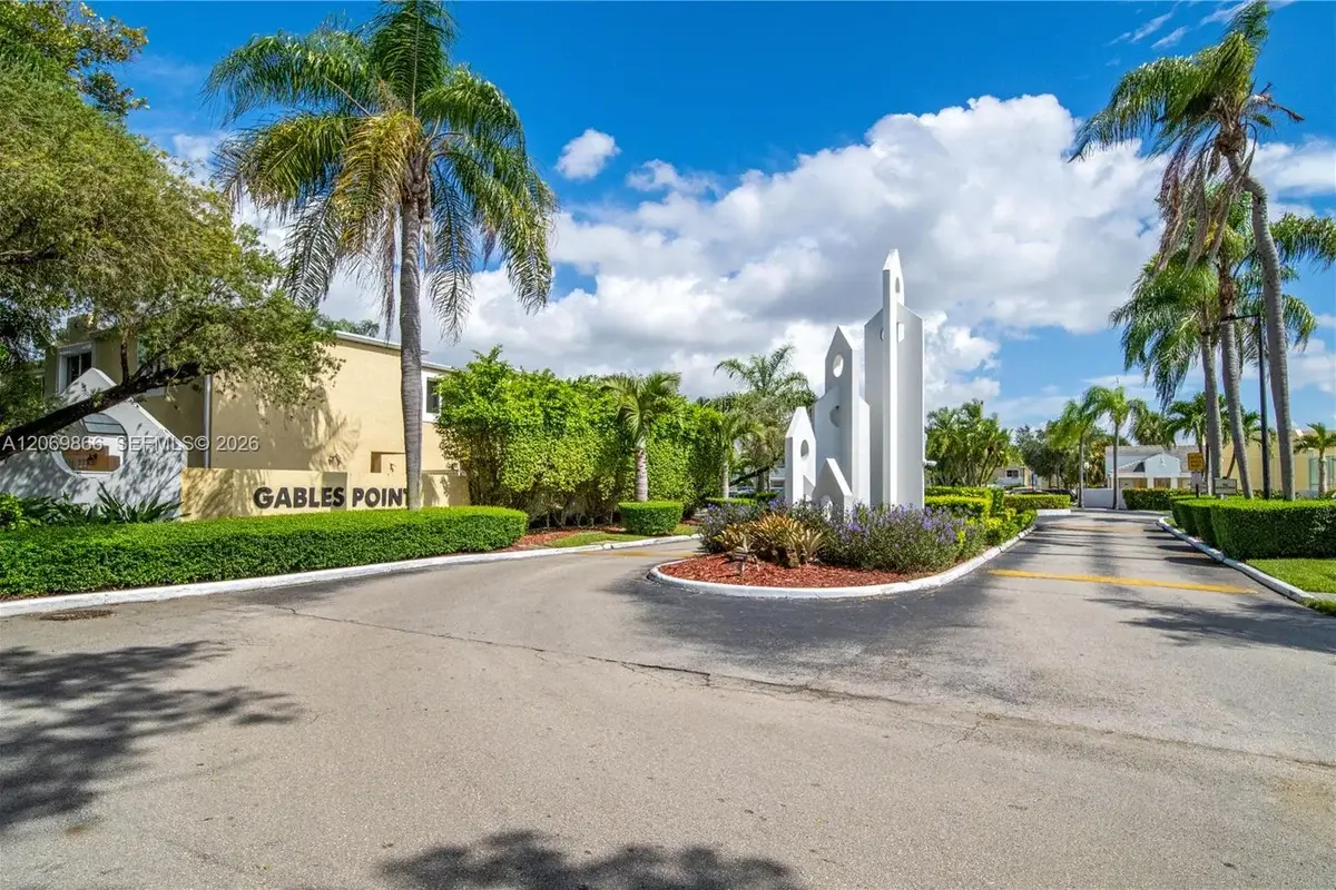 4500 SW 68th Ct Cir #5-3, Miami: photo 1 of 25