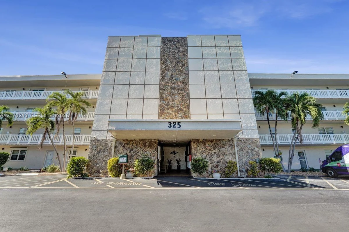 325 SE 11th Ter #107, Dania Beach: photo 1 of 43