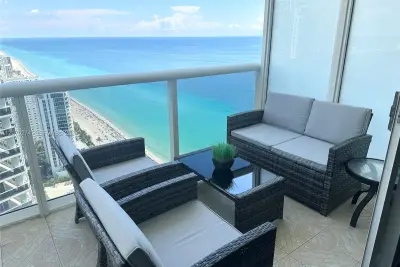 Condo in Hallandale Beach: photo 1 of 5