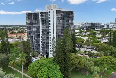 20100 W Country Club Dr #403, Aventura: photo 1 of 21