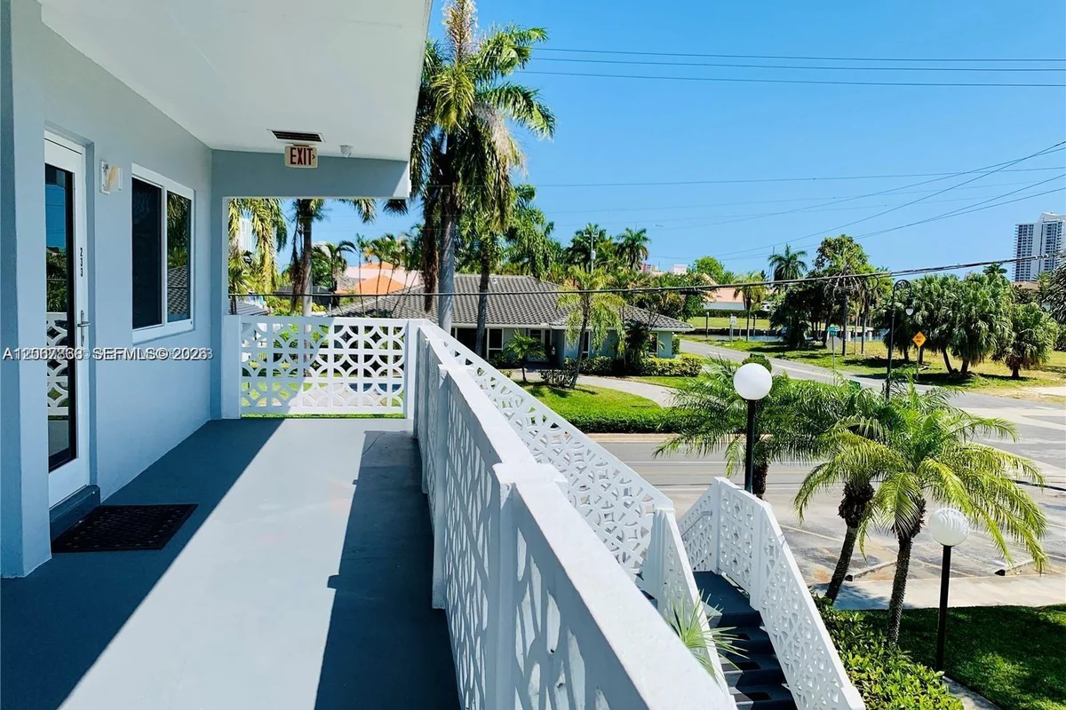 600 Layne Blvd #233, Hallandale Beach: photo 1 of 35