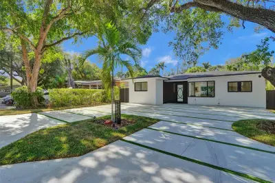 2380 NE 184th Ter, North Miami Beach: photo 1 of 70