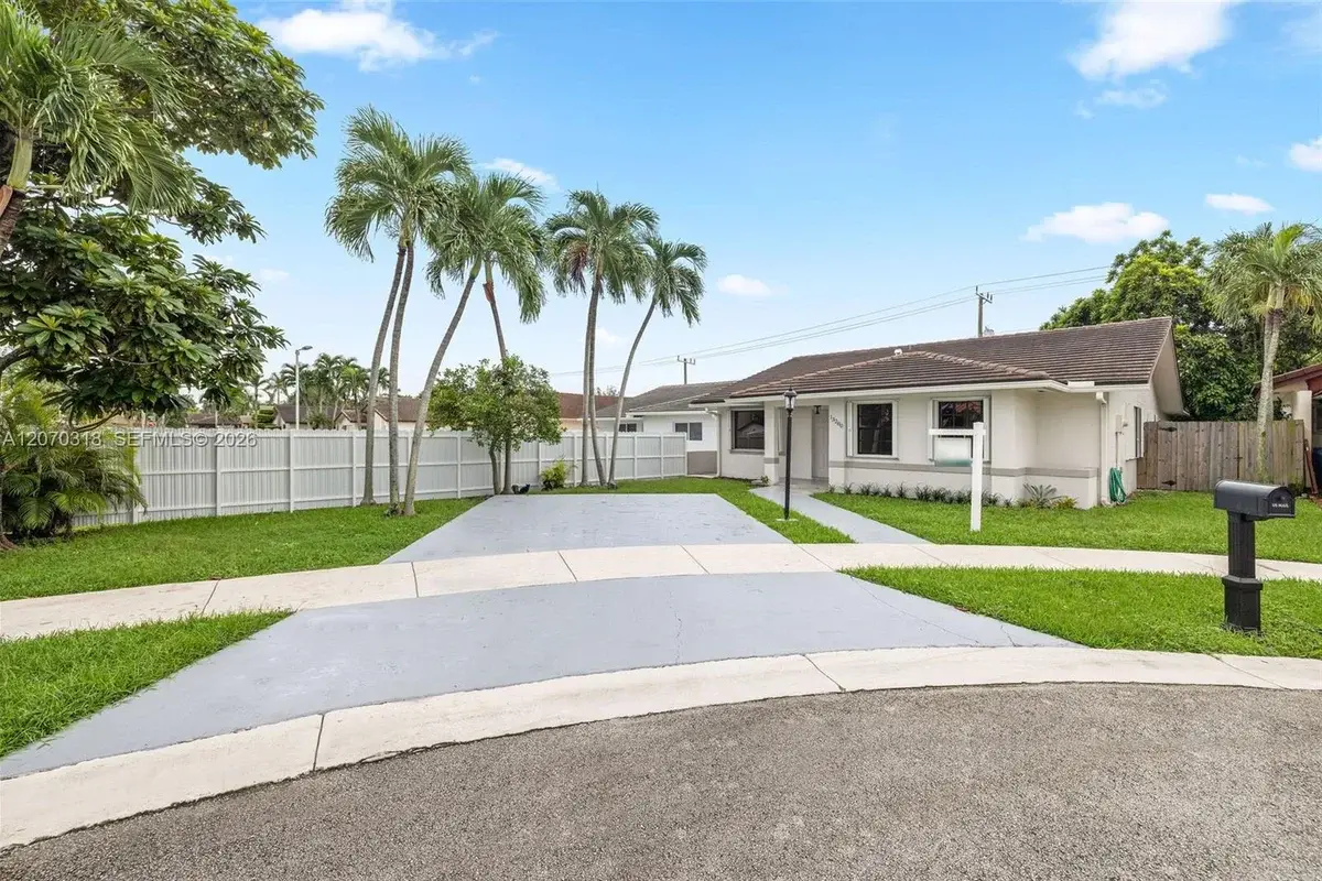 13280 SW 40th Ter, Miami: photo 1 of 40