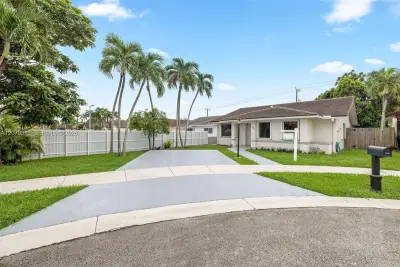 13280 SW 40th Ter, Miami: photo 1 of 40