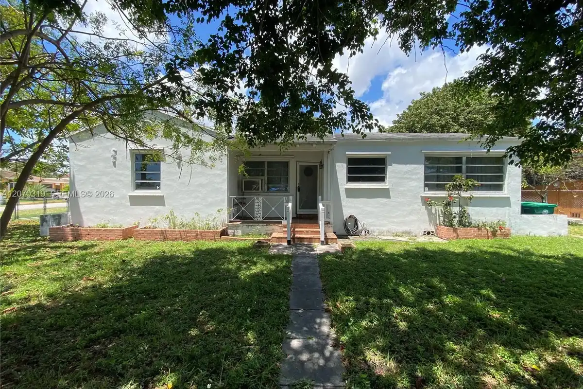 350 SW 34th Ave, Miami: photo 1 of 9