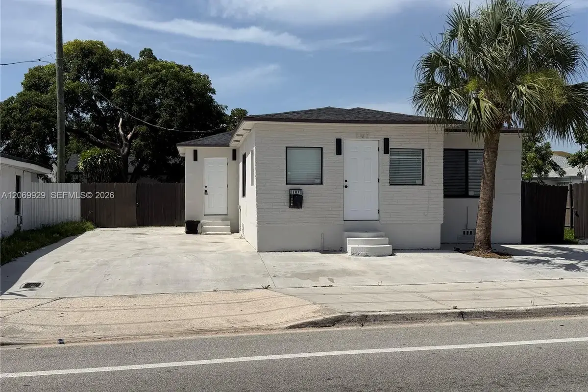 107 W Pembroke Rd, Hallandale Beach: photo 1 of 30