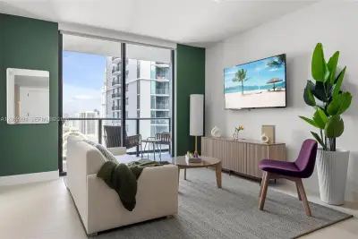 159 NE 6th St #3013, Miami: photo 1 of 53