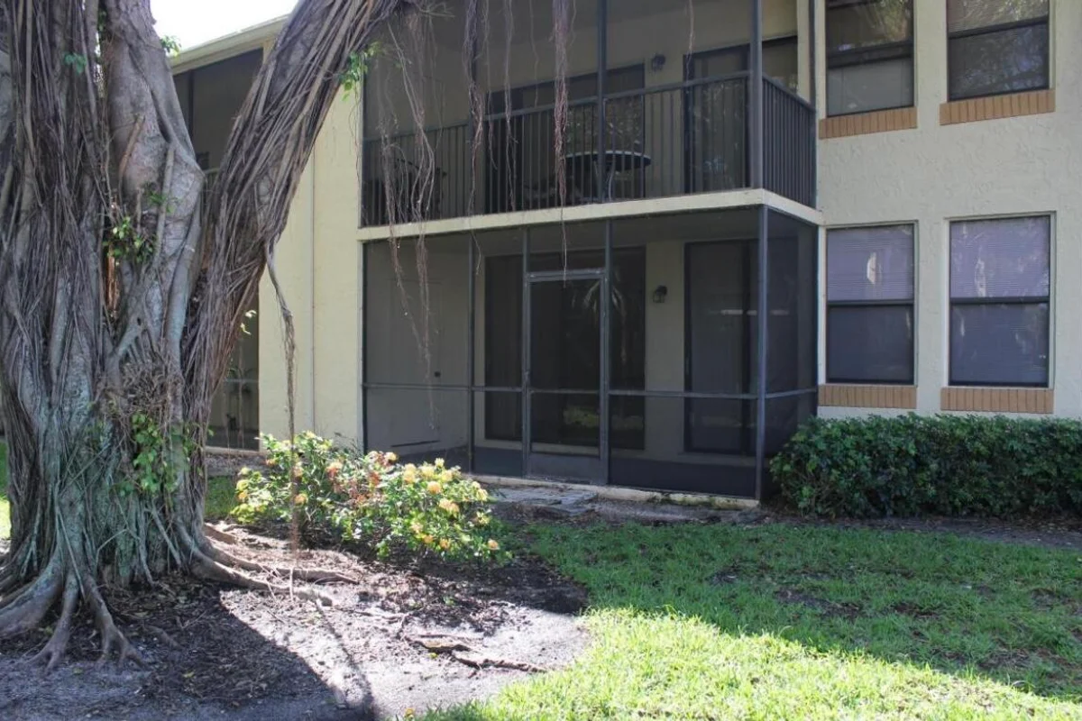 1256 S Military Trl #911, Deerfield Beach: photo 1 of 17