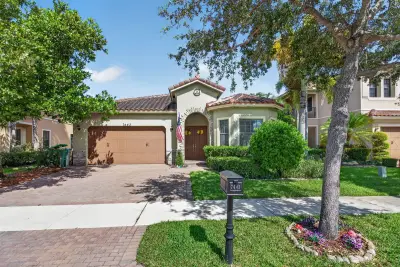 7443 NW 113th Ave, Parkland: photo 1 of 32