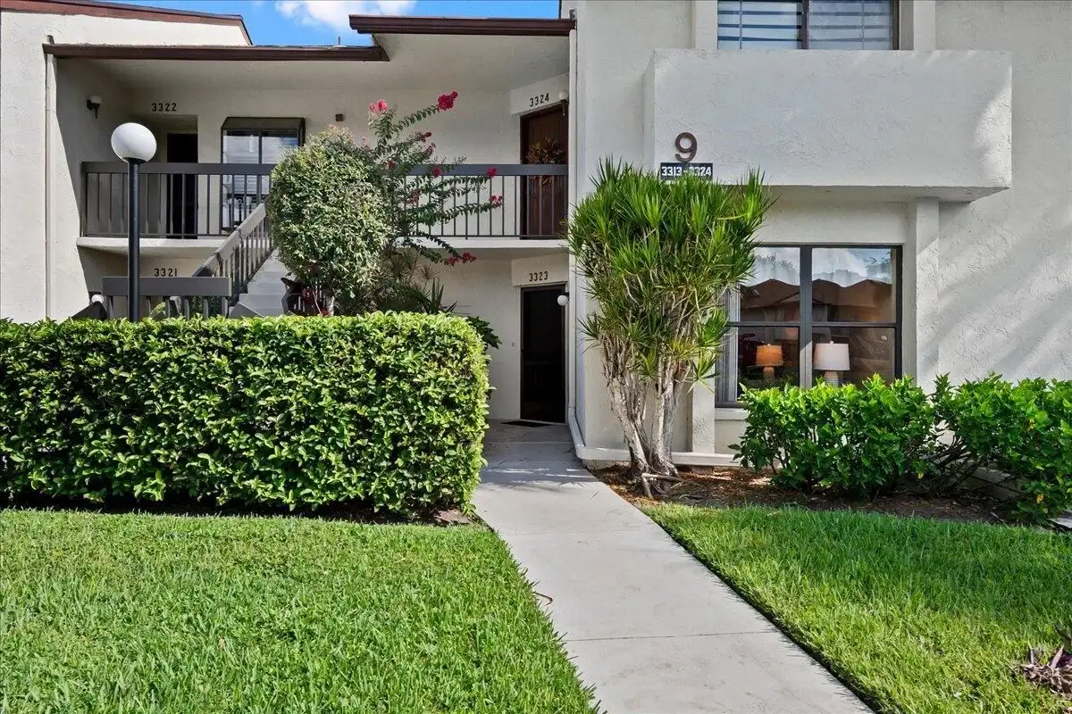3323 Lucerne Park Dr, Lake Worth: photo 1 of 39