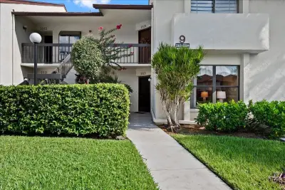 3323 Lucerne Park Dr, Lake Worth: photo 1 of 39