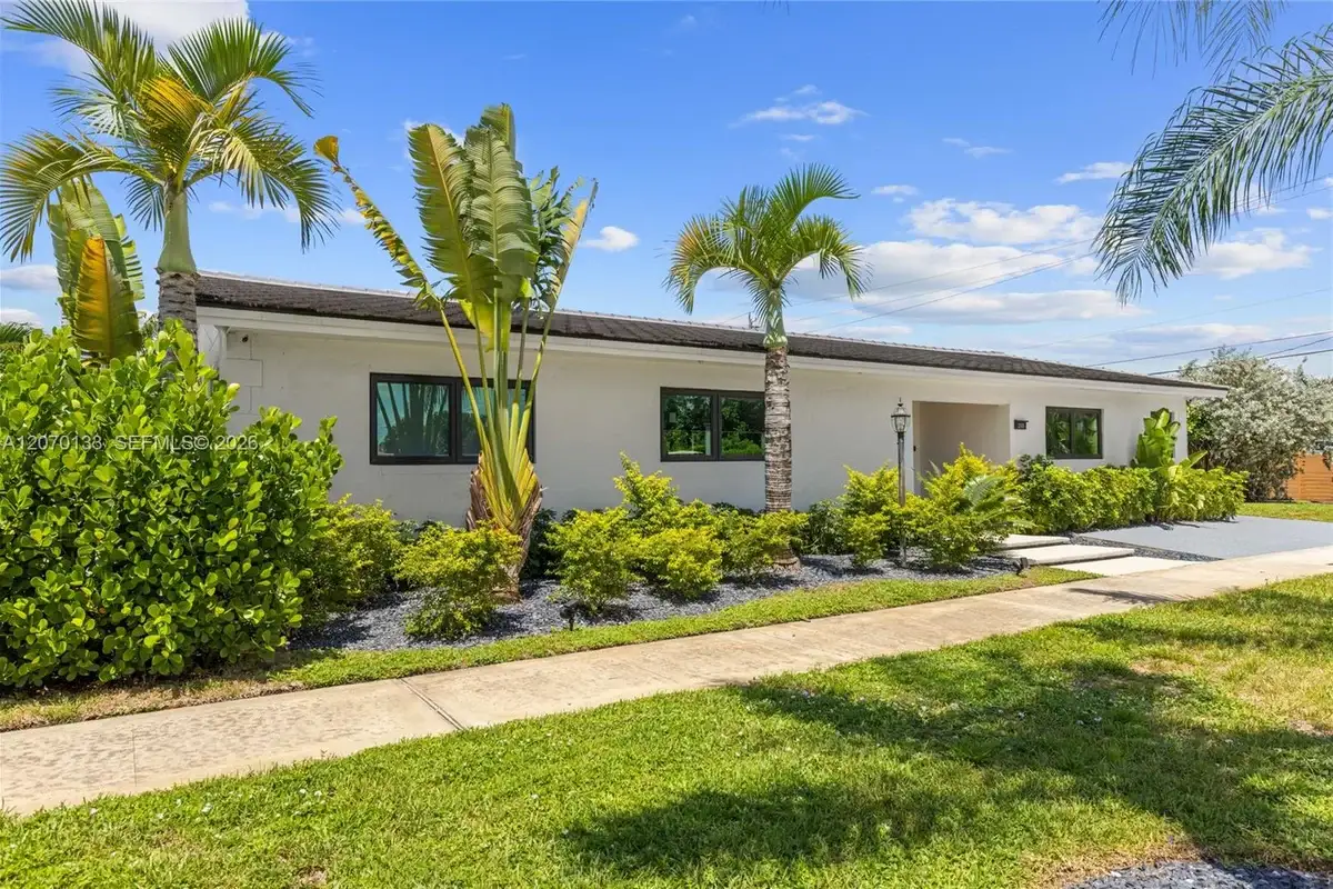 200 N 52nd Ave, Hollywood: photo 1 of 17