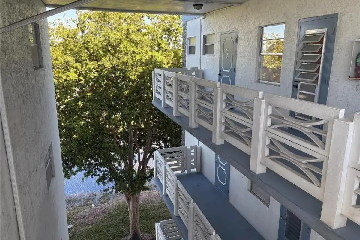 4050 NW 42nd Ave #415, Lauderdale Lakes: photo 1 of 15