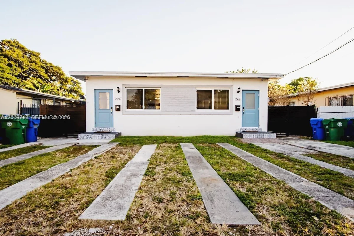 2160 NW 18th Ter, Miami: photo 1 of 30