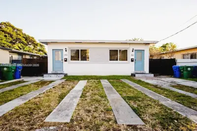 2160 NW 18th Ter, Miami: photo 1 of 30