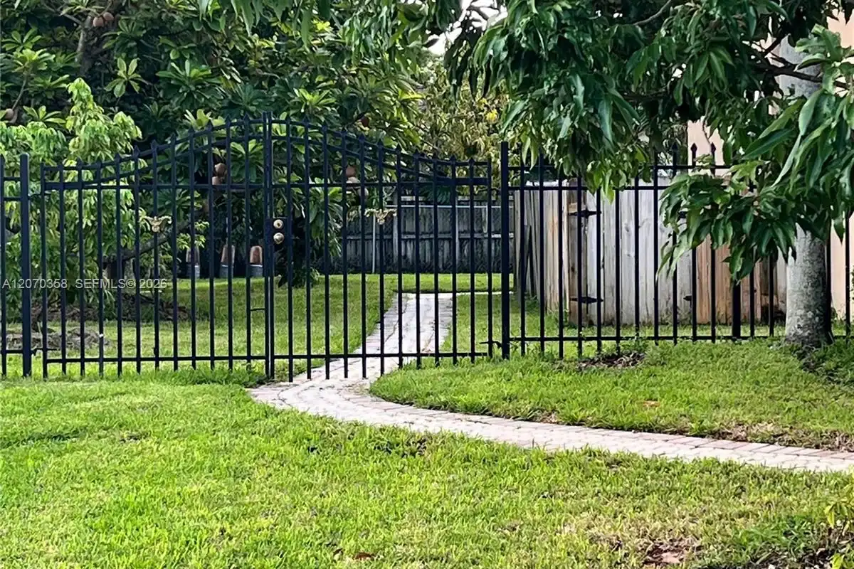 12770 SW 217th Ter #1, Miami: photo 1 of 10