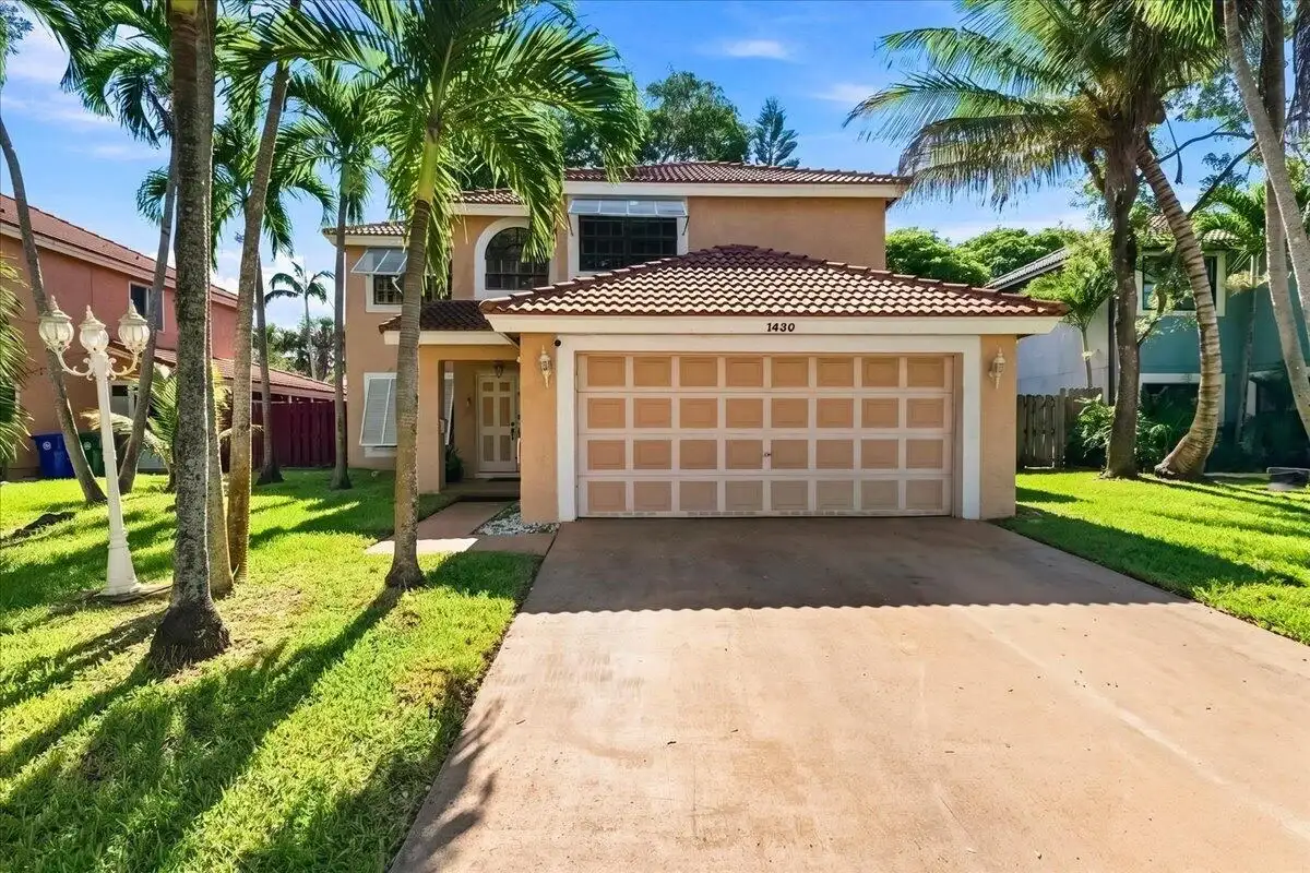 1430 SW 88th Way, Pembroke Pines: photo 1 of 35