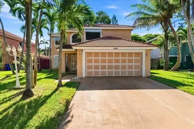 1430 SW 88th Way, Pembroke Pines: photo 1 of 35