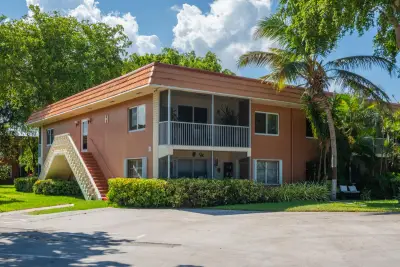 1920 NE 1st Ter #212H, Wilton Manors: photo 1 of 33