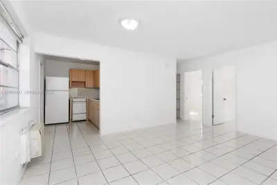 345 W 68th St #202, Hialeah: photo 1 of 25