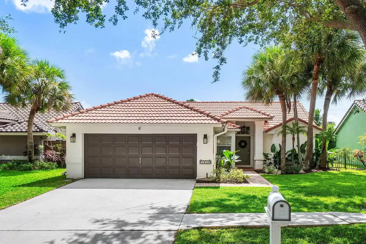 1215 E Lancewood Pl, Delray Beach: photo 1 of 30