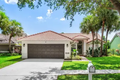 1215 E Lancewood Pl, Delray Beach: photo 1 of 30