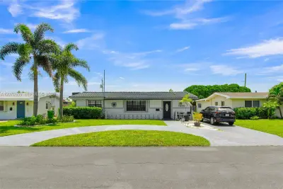 7690 NW 16th Ct, Pembroke Pines: photo 1 of 41