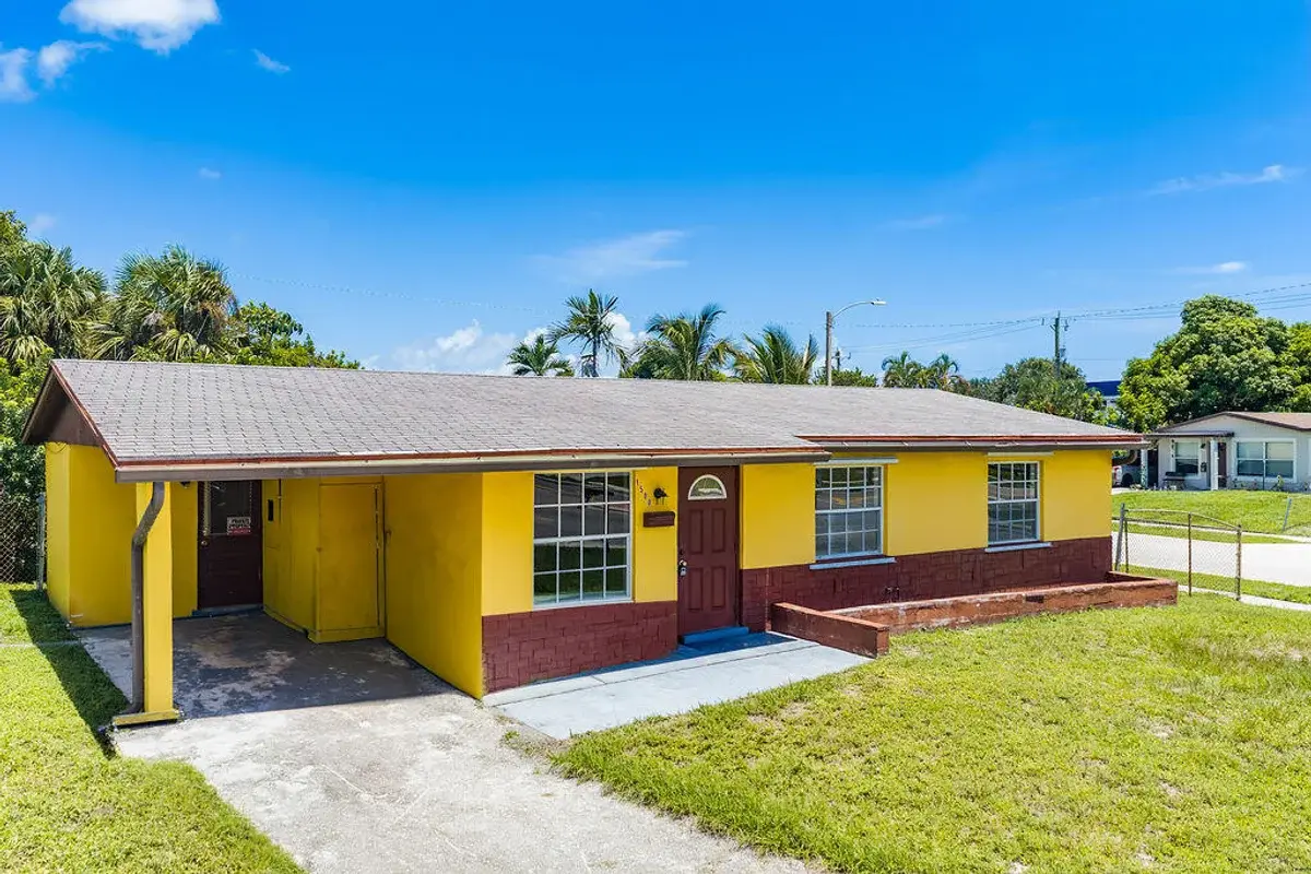 1500 W 13th St W, Riviera Beach: photo 1 of 30