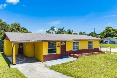 1500 W 13th St W, Riviera Beach: photo 1 of 30