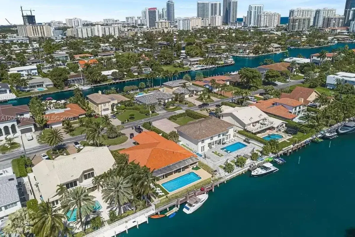 437 Holiday Dr, Hallandale Beach: photo 1 of 27