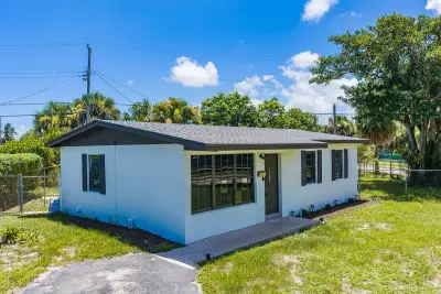 1382 9th St, West Palm Beach: photo 1 of 24