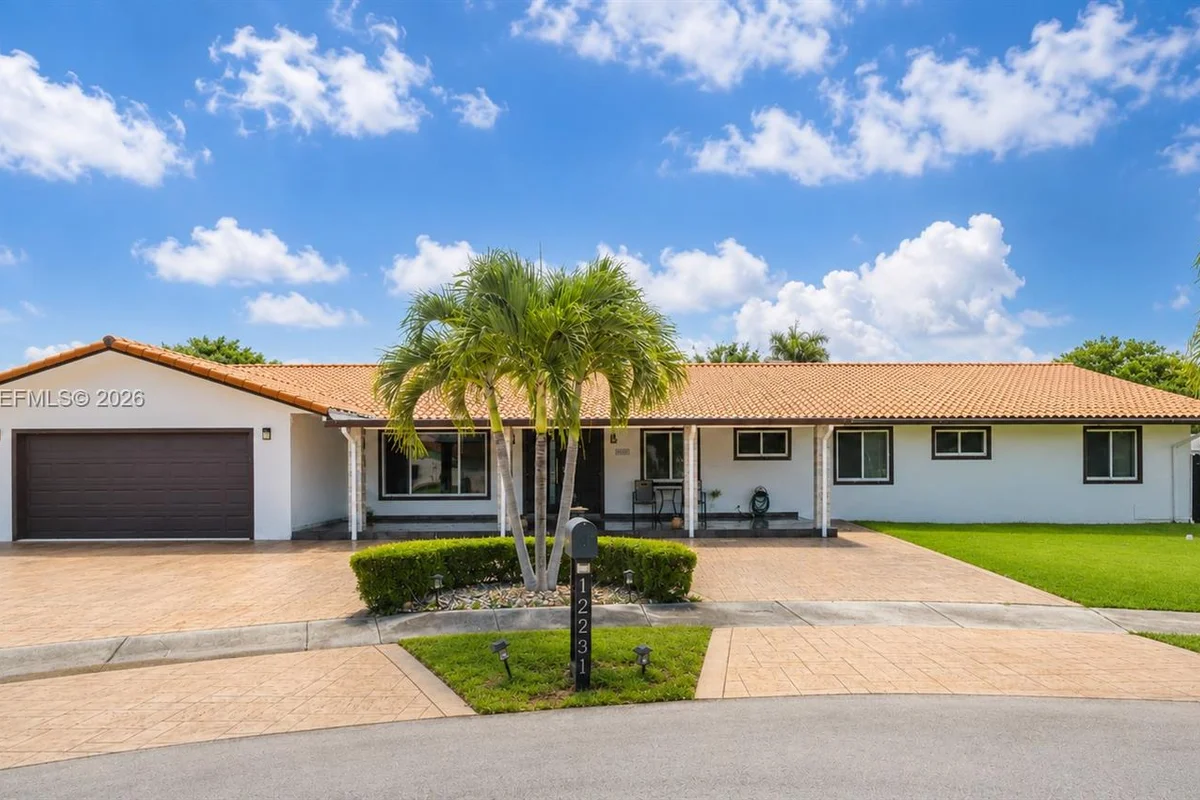 12231 SW 1st St, Miami: photo 1 of 38