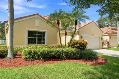 143 Cameron Ct, Weston: photo 1 of 42