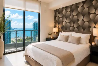 121 NE 5th St #3713, Miami: photo 1 of 35
